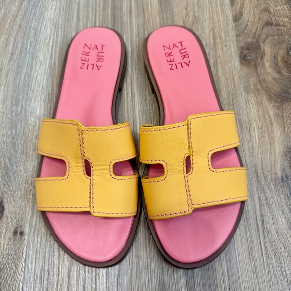 Naturalizer Fame Slide Sandal Daffodil Yellow Leather Size 7 EUC - Picture 6 of 9